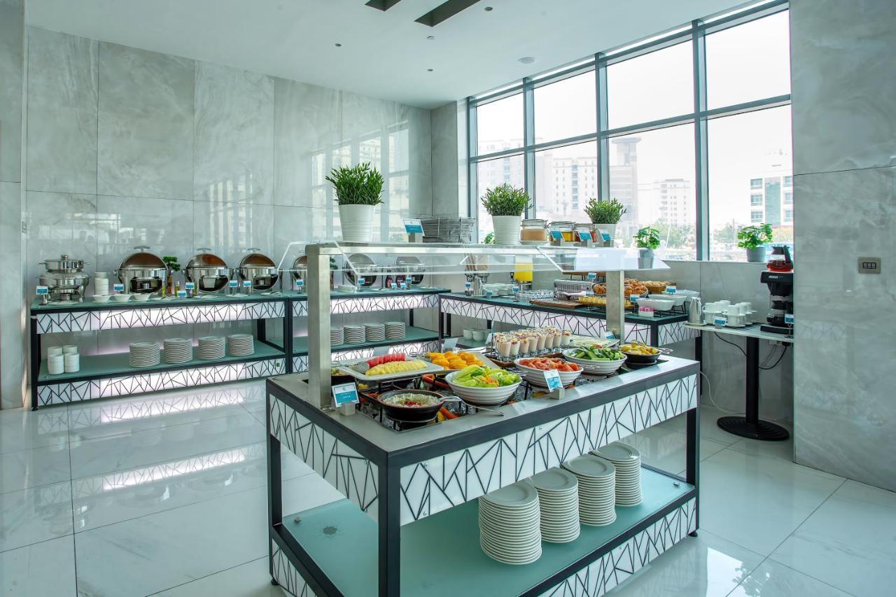 City Avenue Al Reqqa Hotel Дубай Екстериор снимка