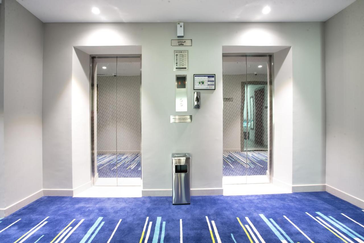 City Avenue Al Reqqa Hotel Дубай Екстериор снимка
