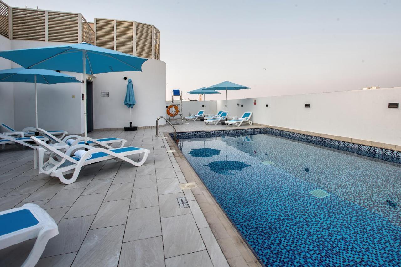 City Avenue Al Reqqa Hotel Дубай Екстериор снимка