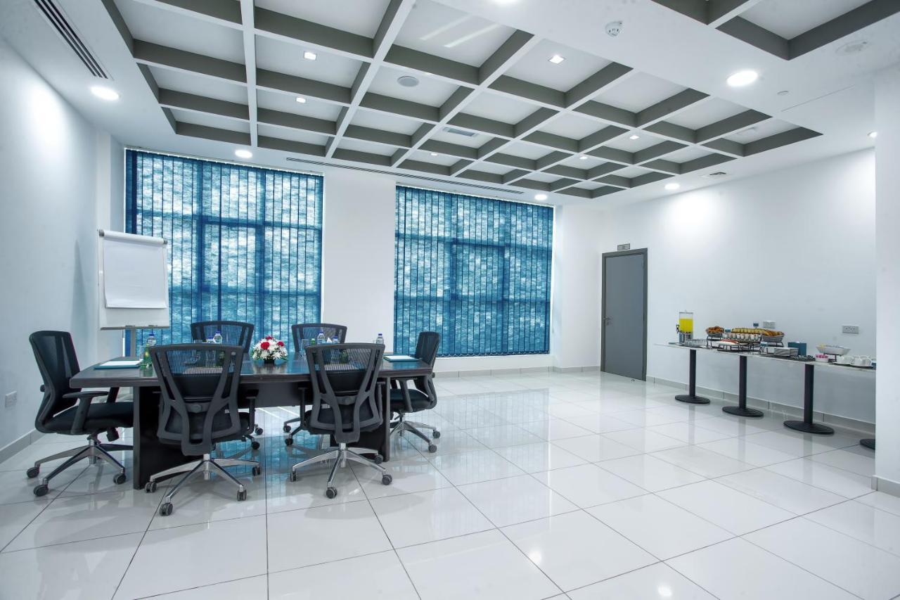 City Avenue Al Reqqa Hotel Дубай Екстериор снимка